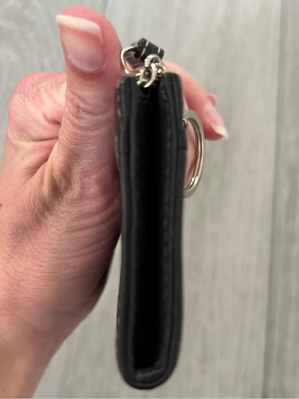 Coach coin purse in black leather with key ring. EUC. - Picture 4 of 11